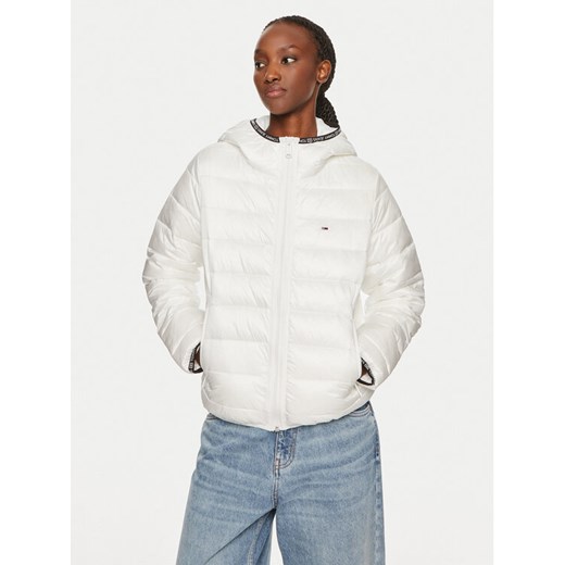 Tommy Jeans Kurtka zimowa Tape DW0DW18308 Biały Regular Fit ze sklepu MODIVO w kategorii Kurtki damskie - zdjęcie 182726764
