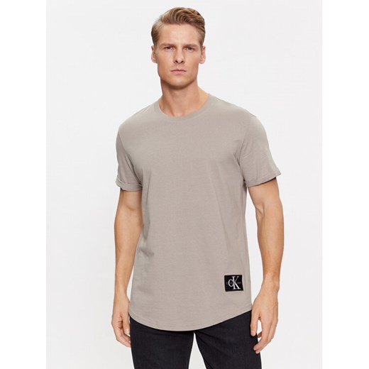 Calvin Klein Jeans T-Shirt J30J323482 Beżowy Regular Fit ze sklepu MODIVO w kategorii T-shirty męskie - zdjęcie 182726923