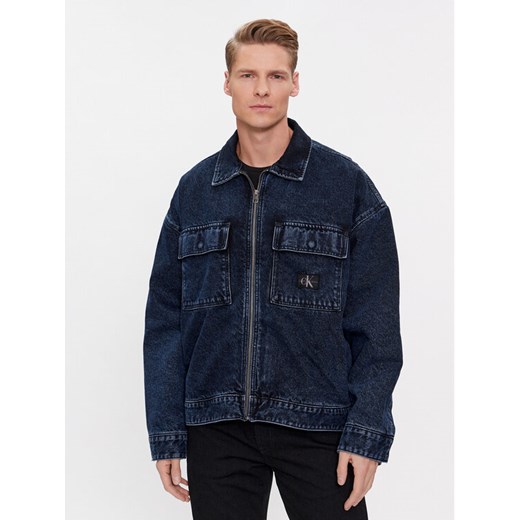 Calvin Klein Jeans Kurtka jeansowa J30J324575 Granatowy Boxy Fit ze sklepu MODIVO w kategorii Kurtki męskie - zdjęcie 182727224
