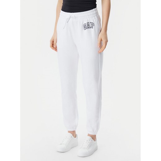 Gap Spodnie dresowe 889527-02 Biały Relaxed Fit ze sklepu MODIVO w kategorii Spodnie damskie - zdjęcie 182727252