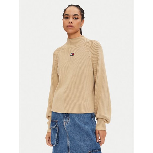 Tommy Jeans Golf Badge DW0DW19912 Beżowy Relaxed Fit ze sklepu MODIVO w kategorii Swetry damskie - zdjęcie 182727753