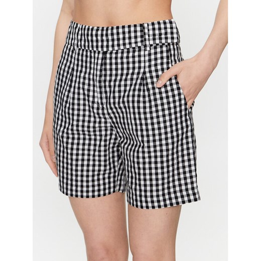 United Colors Of Benetton Bermudy 4YCND900V Czarny Regular Fit ze sklepu MODIVO w kategorii Szorty - zdjęcie 182728542