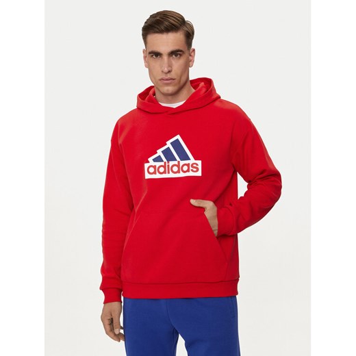 adidas Bluza Future Icons Badge of Sport IS8338 Czerwony Regular Fit ze sklepu MODIVO w kategorii Bluzy męskie - zdjęcie 182728964
