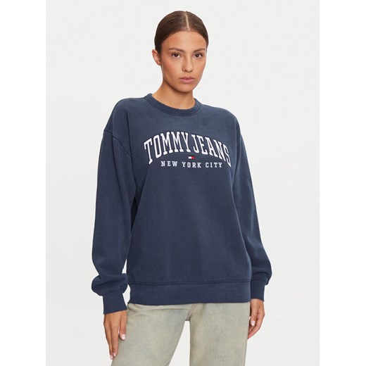 Tommy Jeans Bluza Varsity DW0DW19824 Granatowy Regular Fit ze sklepu MODIVO w kategorii Bluzy damskie - zdjęcie 182729414