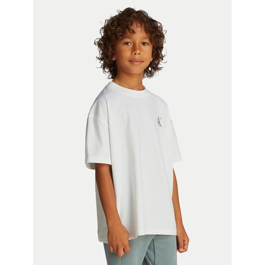 Calvin Klein Jeans T-Shirt Miami IB0IB02449 Biały Relaxed Fit ze sklepu MODIVO w kategorii T-shirty chłopięce - zdjęcie 182729770