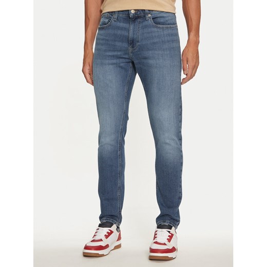 Tommy Jeans Jeansy Austin DM0DM21053 Niebieski Slim Tapered Fit ze sklepu MODIVO w kategorii Jeansy męskie - zdjęcie 182730291
