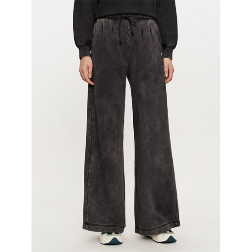 Deha Spodnie dresowe C12175 Czarny Relaxed Fit ze sklepu MODIVO w kategorii Spodnie damskie - zdjęcie 182730494
