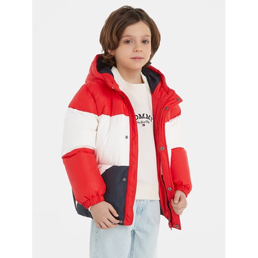 Tommy Hilfiger Kurtka puchowa Essential Colorblock KB0KB08559 S Czerwony Regular Fit ze sklepu MODIVO w kategorii Kurtki chłopięce - zdjęcie 182731701