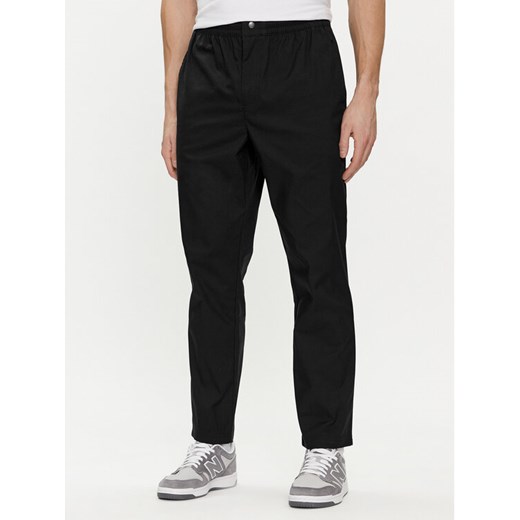 New Balance Spodnie dresowe MP41575 Czarny Regular Fit ze sklepu MODIVO w kategorii Spodnie męskie - zdjęcie 182732242