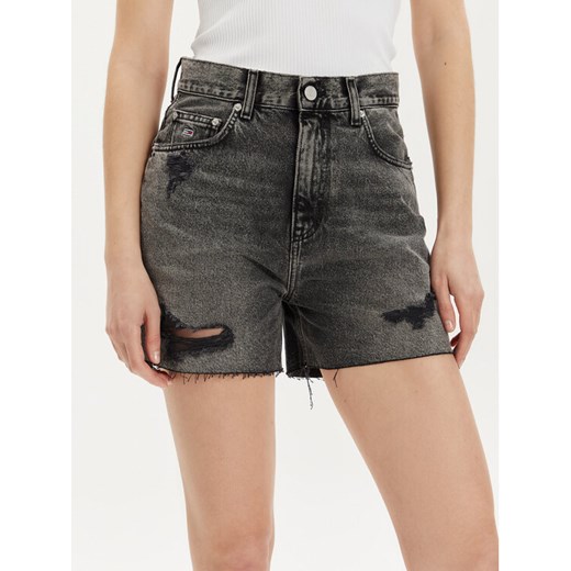 Tommy Jeans Szorty jeansowe DW0DW17652 Szary Mom Fit ze sklepu MODIVO w kategorii Szorty - zdjęcie 182734024