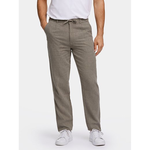 Lindbergh Spodnie materiałowe 30-003020 Zielony Relaxed Fit ze sklepu MODIVO w kategorii Spodnie męskie - zdjęcie 182734771