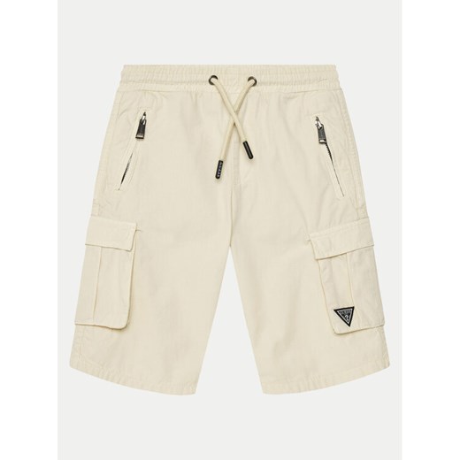 Guess Szorty materiałowe L2RD01 D3XN0 Écru Regular Fit ze sklepu MODIVO w kategorii Spodenki chłopięce - zdjęcie 182734832