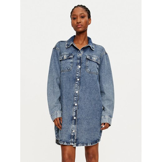 Noisy May Sukienka jeansowa Alva 27031370 Niebieski Oversize ze sklepu MODIVO w kategorii Sukienki - zdjęcie 182736671