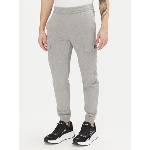 EA7 Emporio Armani Spodnie dresowe 8NPP67 PJVRZ 3905 Szary Slim Fit ze sklepu MODIVO w kategorii Spodnie męskie - zdjęcie 182736791