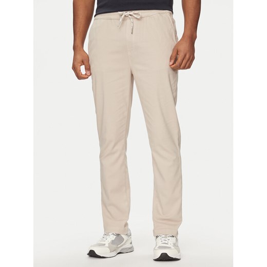 Pepe Jeans Spodnie dresowe Gymdigo Pull On Pant PM211692 Beżowy Regular Fit ze sklepu MODIVO w kategorii Spodnie męskie - zdjęcie 182736971