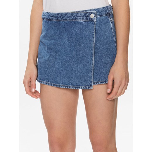 Calvin Klein Jeans Szorty jeansowe Wrap Skort J20J223300 Niebieski Regular Fit ze sklepu MODIVO w kategorii Szorty - zdjęcie 182737444