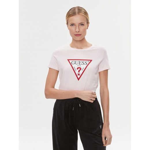 Guess T-Shirt W1YI1B I3Z14 Różowy Slim Fit ze sklepu MODIVO w kategorii Bluzki damskie - zdjęcie 182737690