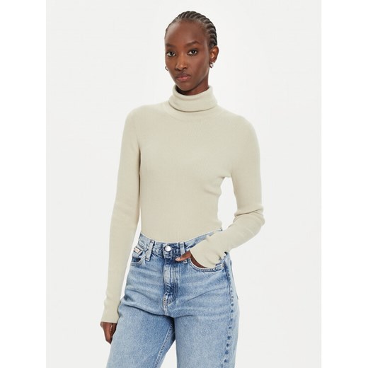 Calvin Klein Jeans Golf J20J224225 Beżowy Regular Fit ze sklepu MODIVO w kategorii Swetry damskie - zdjęcie 182738053