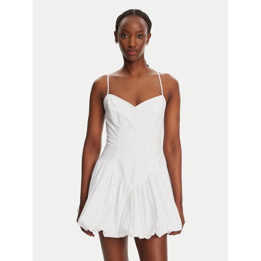 BARDOT Sukienka koktajlowa Lissett Poplin 59794DB Biały Slim Fit ze sklepu MODIVO w kategorii Sukienki - zdjęcie 182738663
