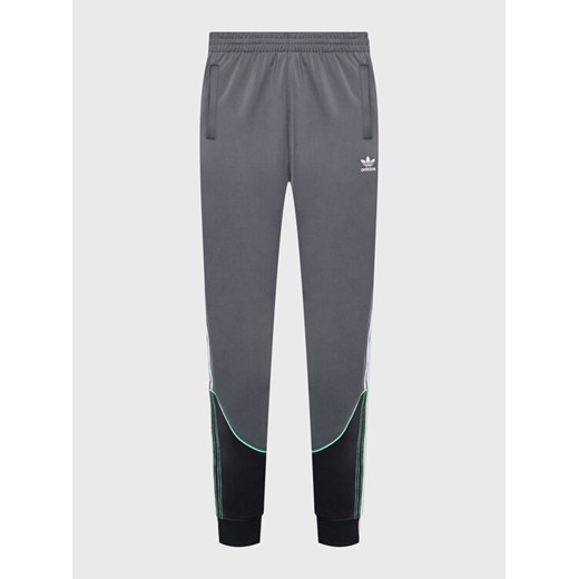 adidas Spodnie dresowe Tricot Sst HI3006 Szary Regular Fit ze sklepu MODIVO w kategorii Spodnie męskie - zdjęcie 182738863