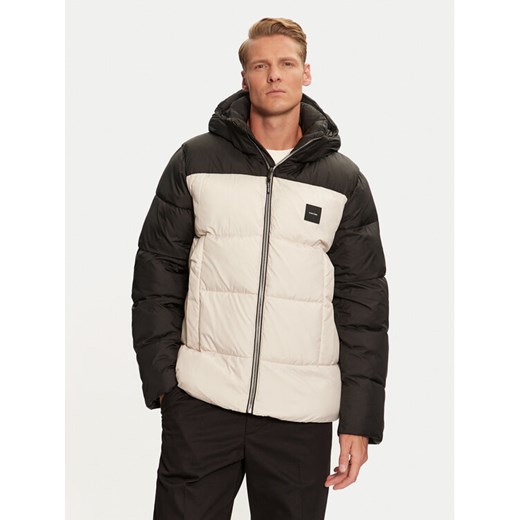 Calvin Klein Kurtka puchowa K10K114384 Beżowy Regular Fit ze sklepu MODIVO w kategorii Kurtki męskie - zdjęcie 182739163
