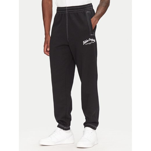 adidas Spodnie dresowe JP4487 Czarny Regular Fit ze sklepu MODIVO w kategorii Spodnie męskie - zdjęcie 182739251