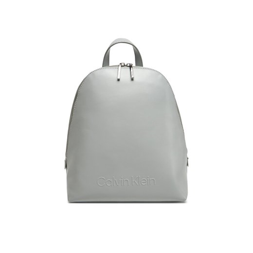 Calvin Klein Plecak Embossed Calvin Round Backpack K60K613185 Szary ze sklepu MODIVO w kategorii Plecaki - zdjęcie 182739810