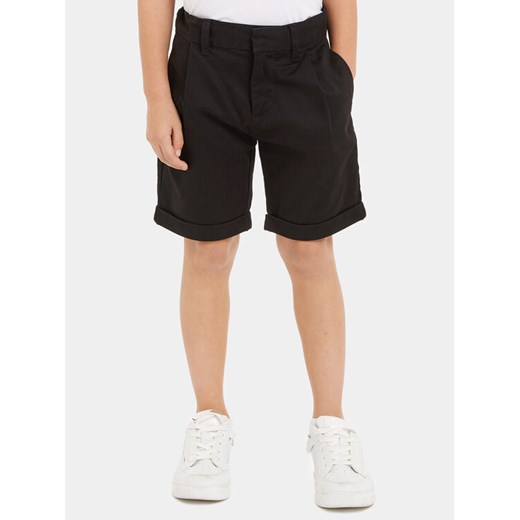 Calvin Klein Jeans Szorty materiałowe Ceremony IB0IB02063 Czarny Regular Fit ze sklepu MODIVO w kategorii Spodenki chłopięce - zdjęcie 182739882
