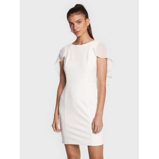 DKNY Sukienka koktajlowa DD2E1839 Biały Regular Fit ze sklepu MODIVO w kategorii Sukienki - zdjęcie 182739982