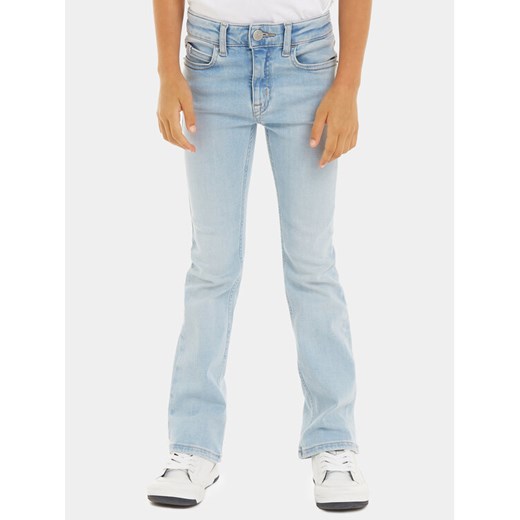 Calvin Klein Jeans Jeansy IG0IG02378 Niebieski Flare Fit ze sklepu MODIVO w kategorii Spodnie dziewczęce - zdjęcie 182740583