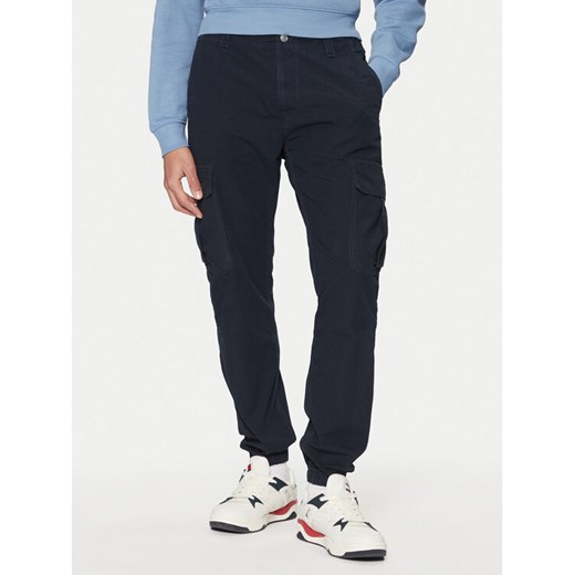 Tommy Jeans Joggery Ryan DM0DM20284 Granatowy Regular Fit ze sklepu MODIVO w kategorii Spodnie męskie - zdjęcie 182740631