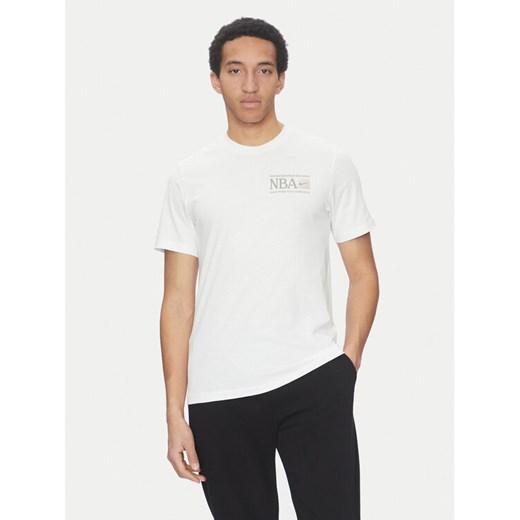 Nike T-Shirt FQ6138 Biały Regular Fit ze sklepu MODIVO w kategorii T-shirty męskie - zdjęcie 182741070
