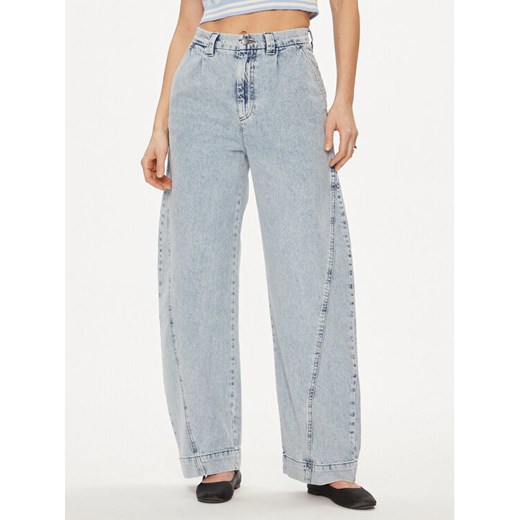 United Colors Of Benetton Jeansy 4VUCDE01M Niebieski Relaxed Fit ze sklepu MODIVO w kategorii Jeansy damskie - zdjęcie 182741743