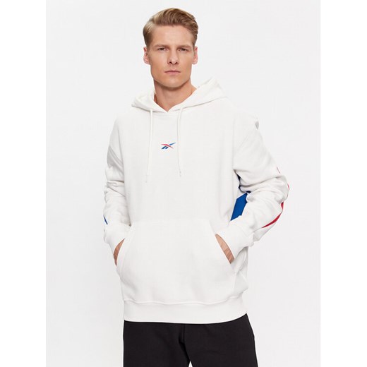 Reebok Bluza Classics Brand Proud HY7159 Biały Regular Fit ze sklepu MODIVO w kategorii Bluzy męskie - zdjęcie 182741912