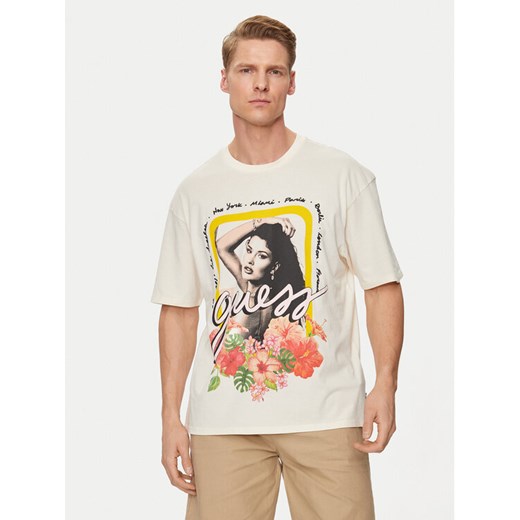 Guess T-Shirt M4GI12 K9RM1 Beżowy Regular Fit ze sklepu MODIVO w kategorii T-shirty męskie - zdjęcie 182742640