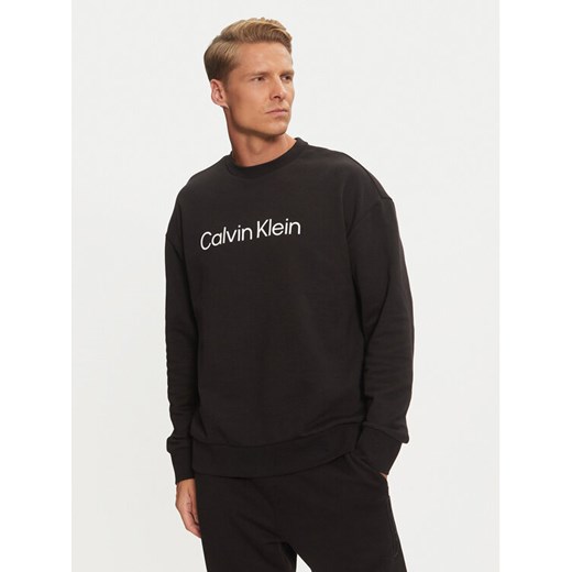 Calvin Klein Bluza Hero Logo K10K112956 Czarny Comfort Fit ze sklepu MODIVO w kategorii Bluzy męskie - zdjęcie 182742924