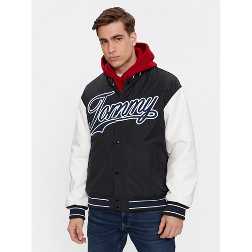 Tommy Jeans Kurtka bomber Letterman DM0DM17880 Czarny Regular Fit ze sklepu MODIVO w kategorii Kurtki męskie - zdjęcie 182743883
