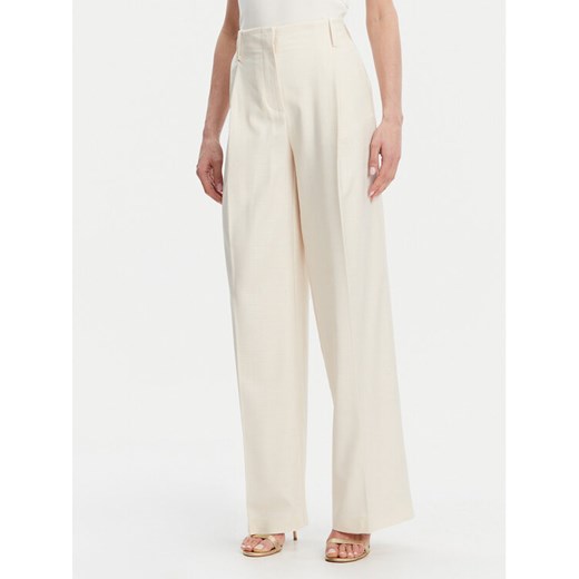 Simona Corsellini Spodnie materiałowe P25CPPA01901 Écru Relaxed Fit ze sklepu MODIVO w kategorii Spodnie damskie - zdjęcie 182744444