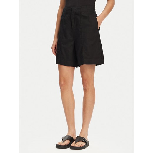 Calvin Klein Jeans Bermudy J20J225219 Czarny Relaxed Fit ze sklepu MODIVO w kategorii Szorty - zdjęcie 182745782