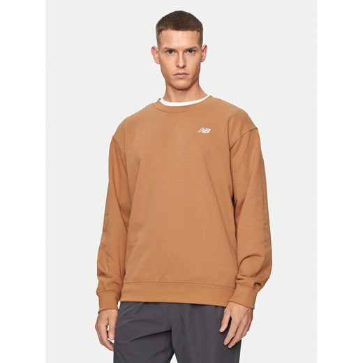 New Balance Bluza Small Logo MT41507 Brązowy Relaxed Fit ze sklepu MODIVO w kategorii Bluzy męskie - zdjęcie 182745922