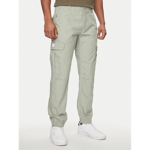 Tommy Jeans Joggery Ethan DM0DM18342 Szary Regular Fit ze sklepu MODIVO w kategorii Spodnie męskie - zdjęcie 182746201
