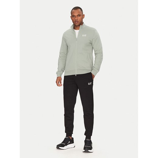 EA7 Emporio Armani Dres 8NPV60 PJVRZ M7003 Zielony Regular Fit ze sklepu MODIVO w kategorii Dresy męskie - zdjęcie 182746570