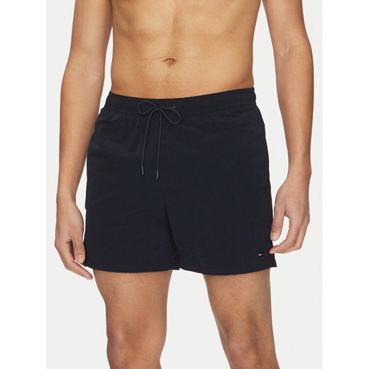 Tommy Hilfiger Szorty kąpielowe UM0UM03477 Granatowy Regular Fit ze sklepu MODIVO w kategorii Kąpielówki - zdjęcie 182747413