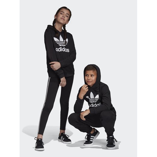 adidas Bluza Trefoil DV2870 Czarny Regular Fit ze sklepu MODIVO w kategorii Bluzy dziewczęce - zdjęcie 182747552