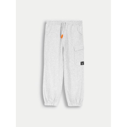 Coccodrillo Spodnie dresowe ZC4120201MGJ Szary Regular Fit ze sklepu MODIVO w kategorii Spodnie dziewczęce - zdjęcie 182747970