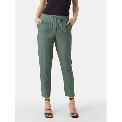 Vero Moda Spodnie materiałowe Jesmilo 10279691 Zielony Regular Fit ze sklepu MODIVO w kategorii Spodnie damskie - zdjęcie 182747982