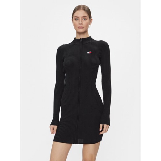 Tommy Jeans Sukienka dzianinowa Tjw Badge Zip Sweater Dress DW0DW17525 Czarny Slim Fit ze sklepu MODIVO w kategorii Sukienki - zdjęcie 182749962