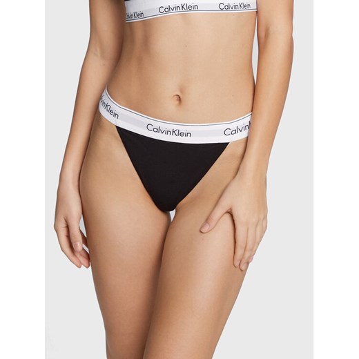 Calvin Klein Underwear Stringi 000QF7013E Czarny ze sklepu MODIVO w kategorii Majtki damskie - zdjęcie 182751223