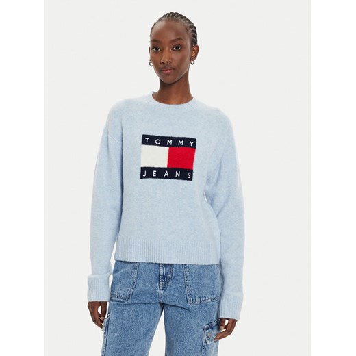 Tommy Jeans Sweter Flag DW0DW18681 Błękitny Relaxed Fit ze sklepu MODIVO w kategorii Swetry damskie - zdjęcie 182751882