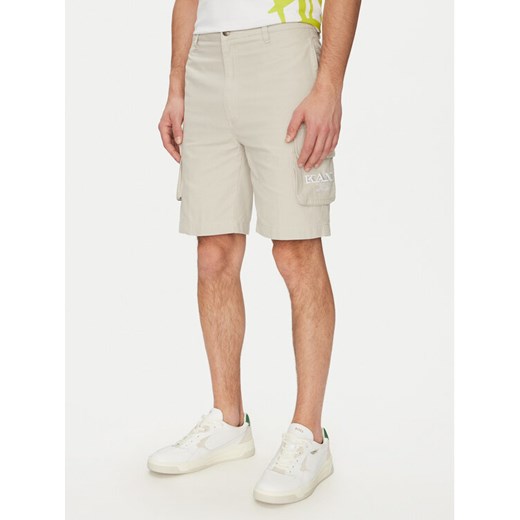 Karl Kani Szorty materiałowe Retro Washed 60100045 Biały Regular Fit ze sklepu MODIVO w kategorii Spodenki męskie - zdjęcie 182752153